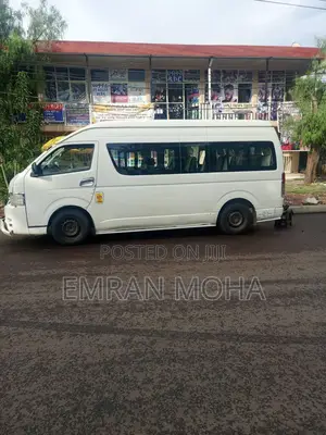 Toyota HiAce 2016 Silver