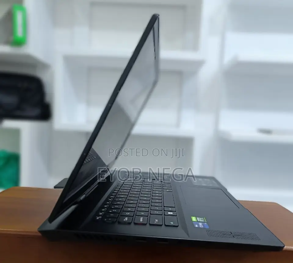 New Laptop Lenovo LOQ 15IRH8 8GB AMD Ryzen 7 SSD 512GB