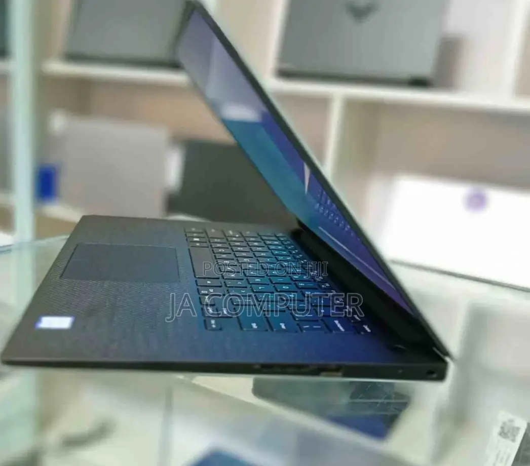 New Laptop Dell Precision 15 7520 16GB Intel Core I9 SSD 512GB