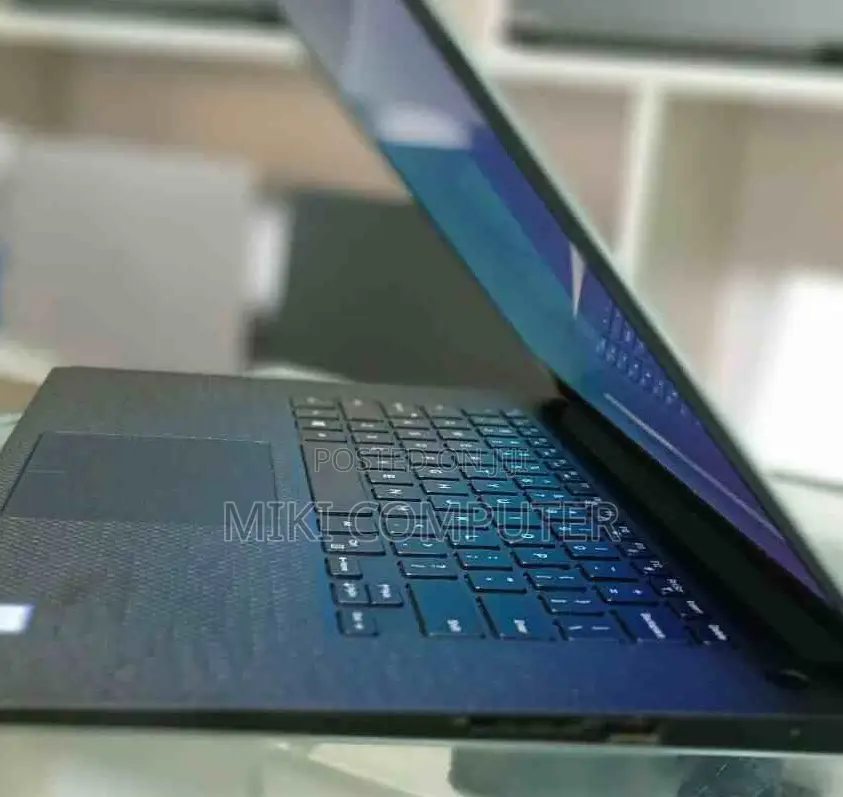 New Laptop Dell Precision 15 3520 16GB Intel Core I9 SSD 512GB