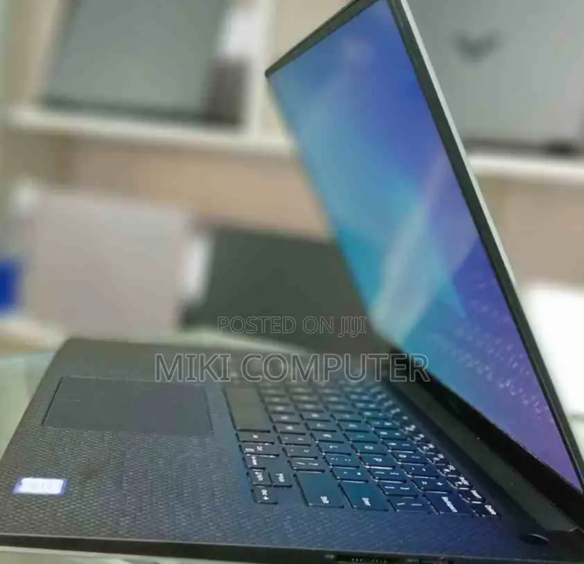 New Laptop Dell Precision 15 3520 16GB Intel Core I9 SSD 512GB