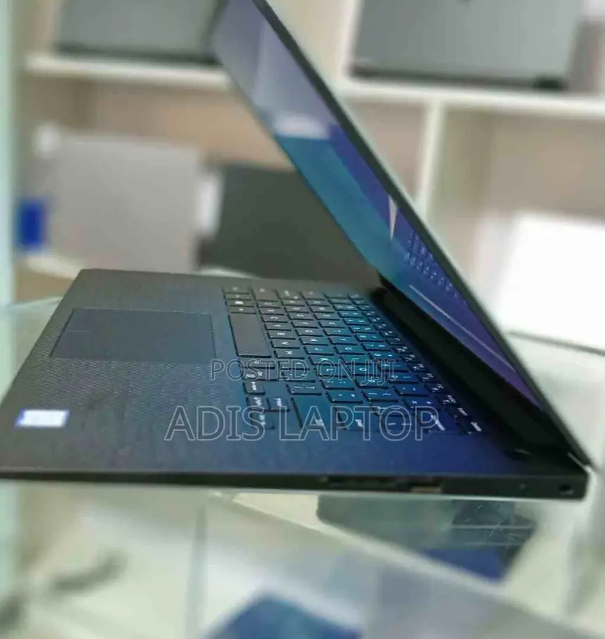 New Laptop Dell Precision 15 3520 16GB Intel Core I9 SSD 512GB