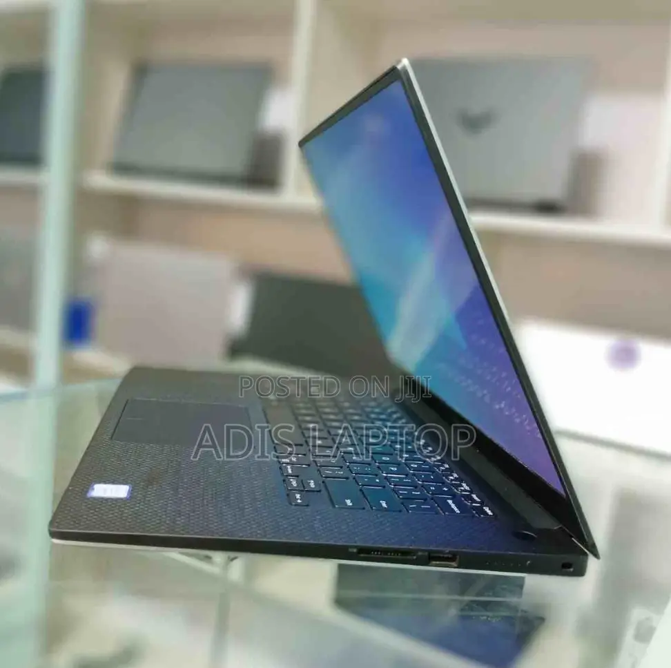 New Laptop Dell Precision 15 3520 16GB Intel Core I9 SSD 512GB
