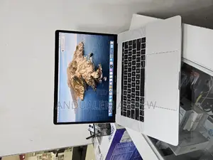 New Laptop Apple MacBook Pro 2018 16GB Intel Core I7 SSD 256GB