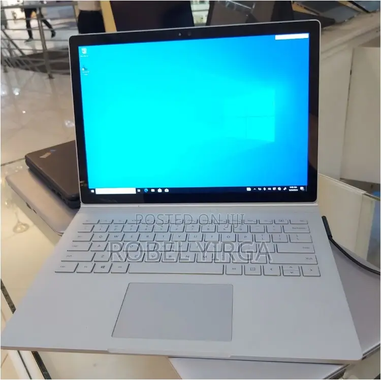 New Laptop Microsoft Surface 8GB Intel Core I5 SSD 256GB