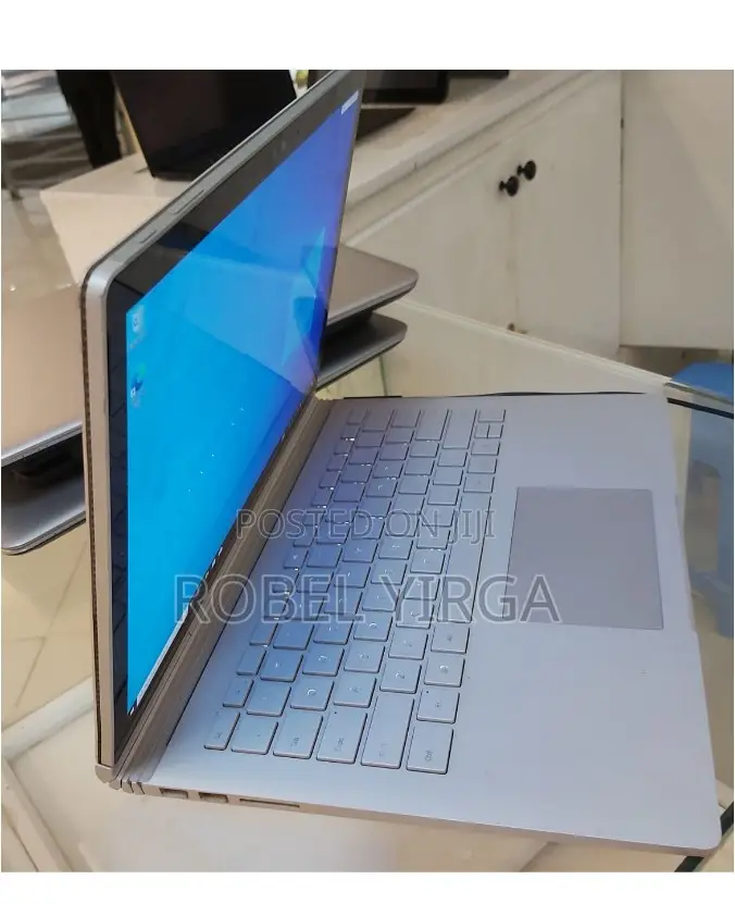 New Laptop Microsoft Surface 8GB Intel Core I5 SSD 256GB