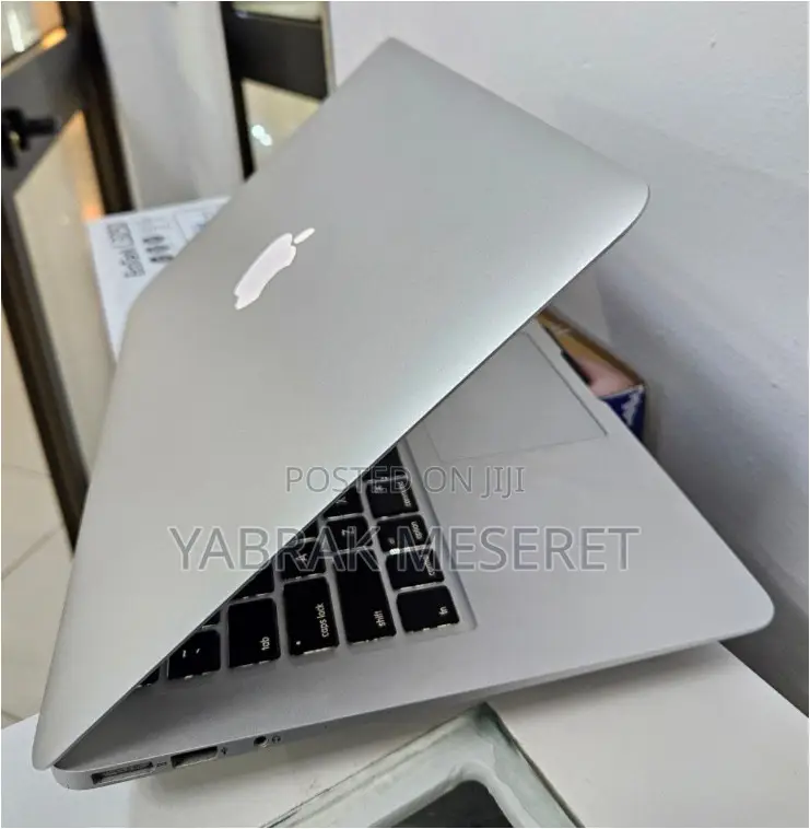 New Laptop Apple MacBook 2013 4GB Intel Core I5 SSD 256GB