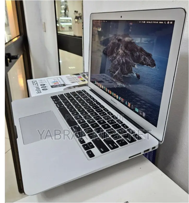 New Laptop Apple MacBook 2013 4GB Intel Core I5 SSD 256GB