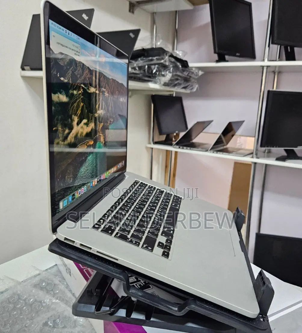 New Laptop Apple MacBook Pro 2018 16GB Intel Core I7 SSD 256GB