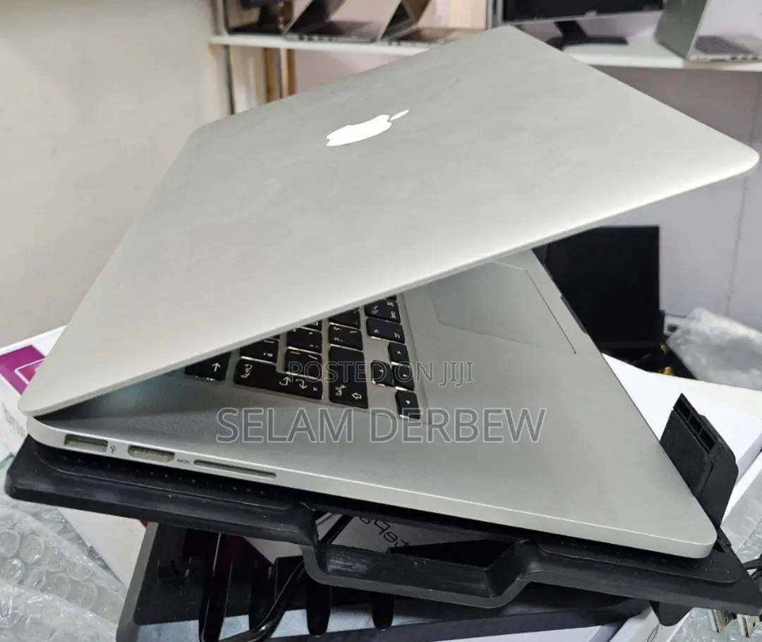 New Laptop Apple MacBook Pro 2018 16GB Intel Core I7 SSD 256GB