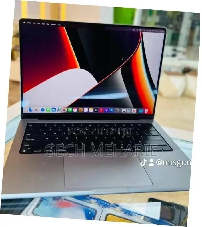 New Laptop Apple MacBook Pro 2021 M1 16GB Apple M1 Pro SSD 512GB