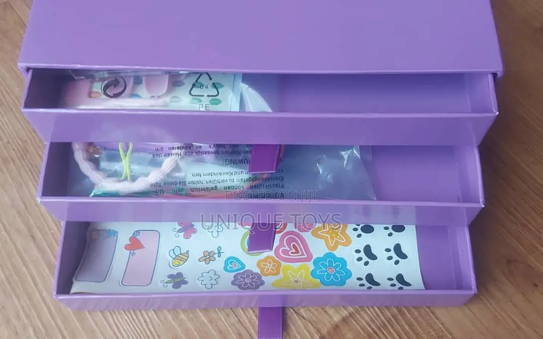 Girls Make Up Beauty Centre: +196 PCS Set