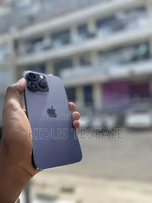 Photo - Apple iPhone 14 Pro Max 256 GB Purple