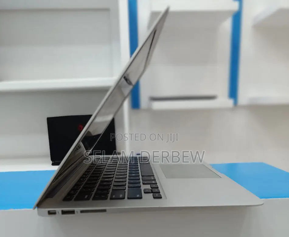 New Laptop Apple MacBook Air 2015 4GB Intel Core I5 SSD 128GB