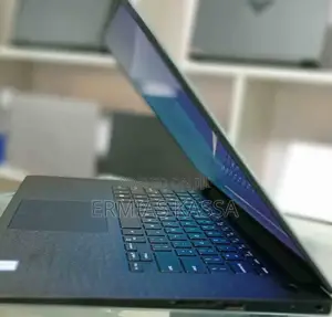 New Laptop Dell Precision 15 3520 16GB Intel Core i7 SSD 512GB