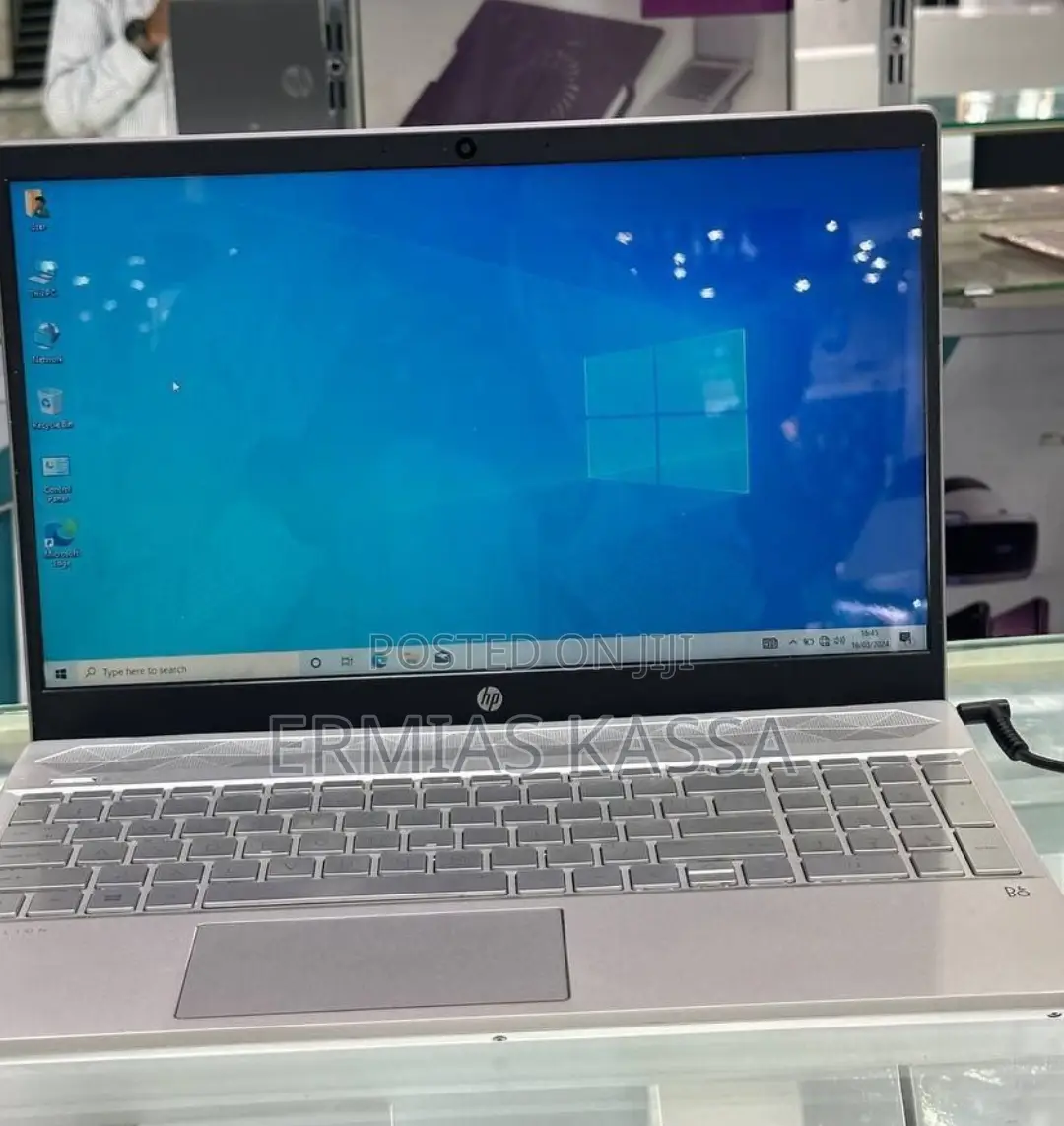 New Laptop HP Pavilion 15 8GB Intel Core I5 HDD 1T