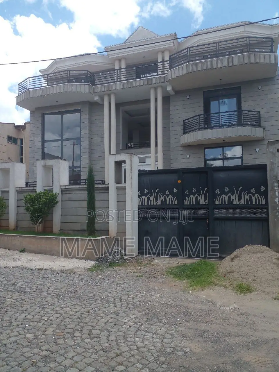 11bdrm House in Addis Abeba, Bole for sale