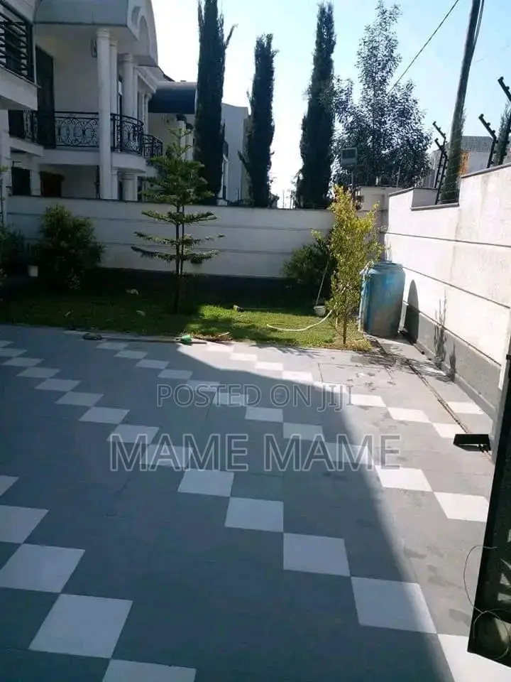 7bdrm House in Addis Abeba, Bole for sale