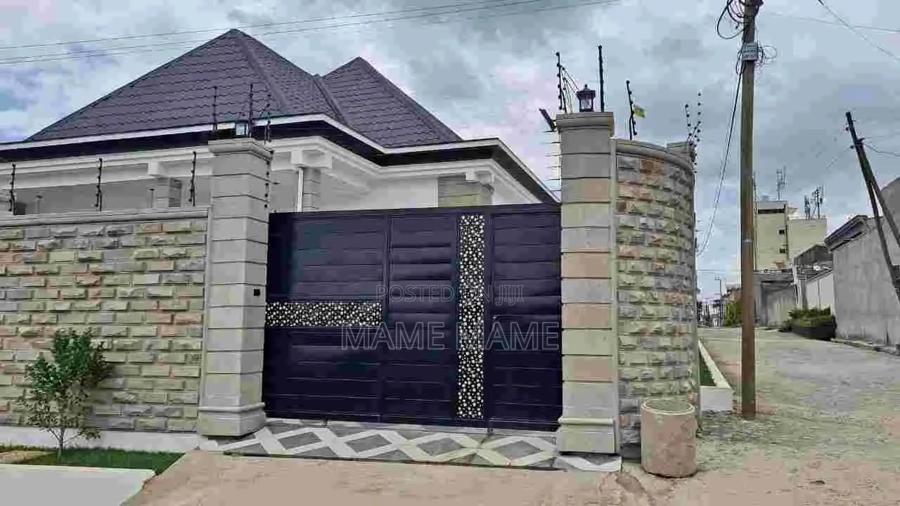 5bdrm Villa in Addis Abeba, Bole for sale