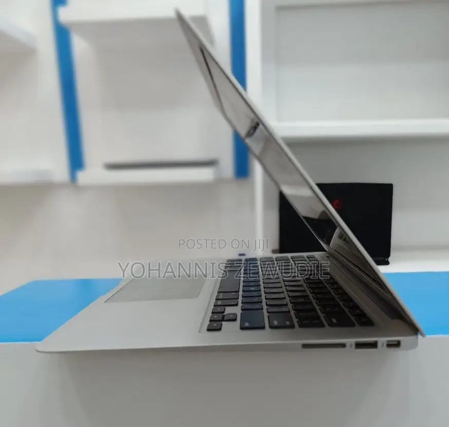 New Laptop Apple MacBook 2015 4GB Intel Core I5 HDD 128GB