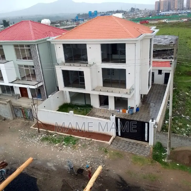 7bdrm House in Addis Abeba, Bole for sale