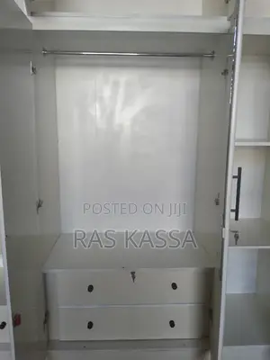 2 ሜትር ቁምሳጥን ከነተደራቢው