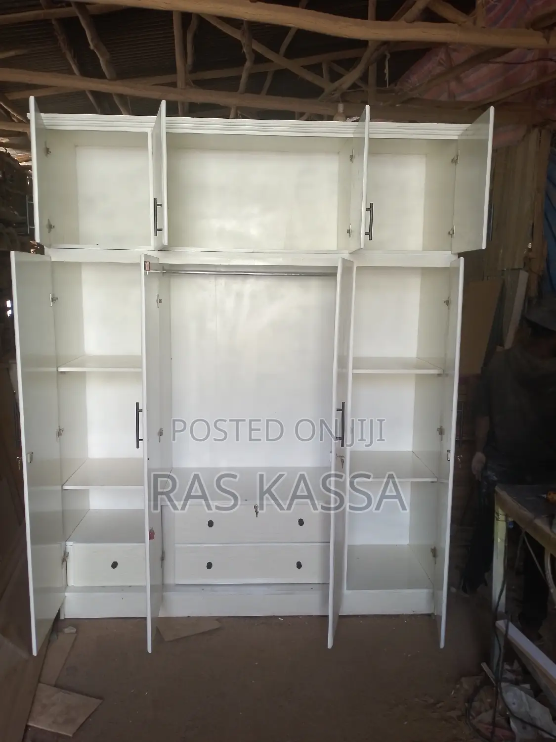 2 ሜትር ቁምሳጥን ከነተደራቢው