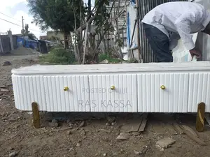 Photo - 1.80 ቲቪ ስታንድ