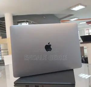 Photo - New Laptop Apple MacBook Pro 2017 16GB Intel Core I7 SSD 512GB