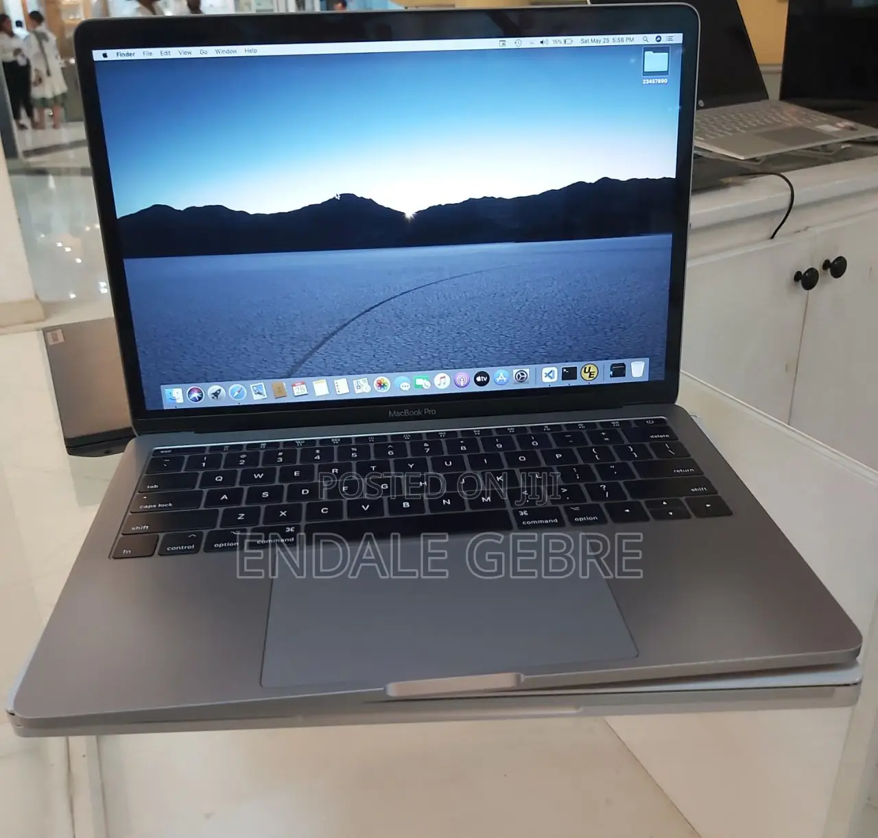 New Laptop Apple MacBook Pro 2017 16GB Intel Core I7 SSD 512GB