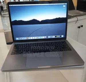 New Laptop Apple MacBook Pro 2017 16GB Intel Core I7 SSD 512GB