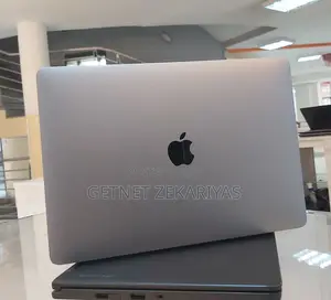 Photo - New Laptop Apple MacBook Pro 2017 16GB Intel Core I5 SSD 512GB