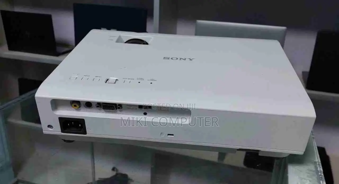 New Laptop Apple MacBook Pro 2023 M2 16GB Intel SSD 512GB