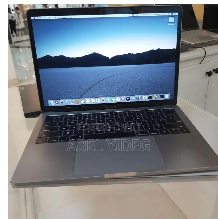 New Laptop Apple MacBook Pro 2017 16GB Intel Core I5 SSD 512GB