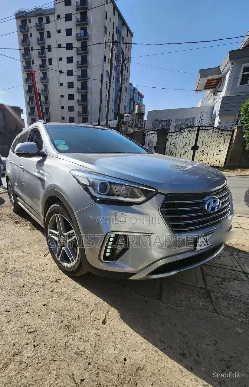 Hyundai Santa Fe 2018 Silver
