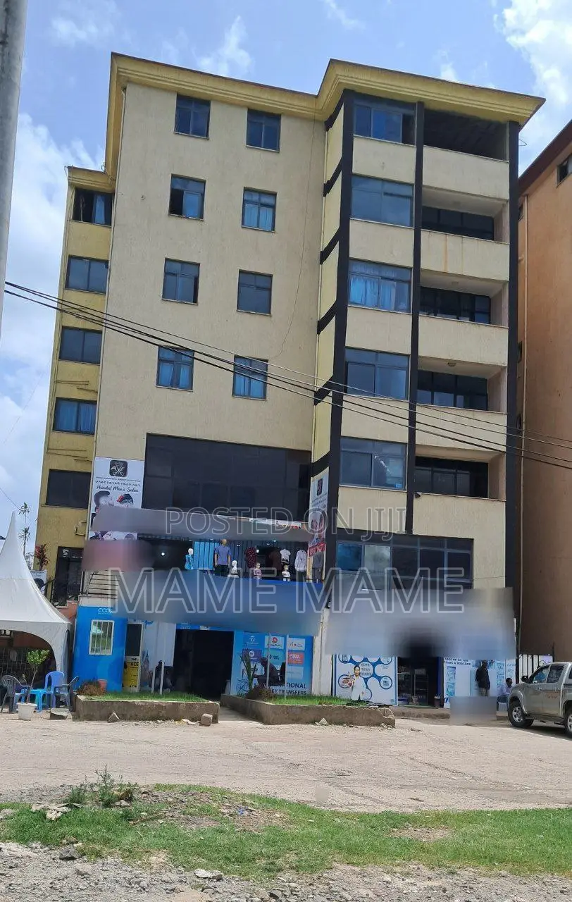 12bdrm House in Addis Abeba, Bole for sale