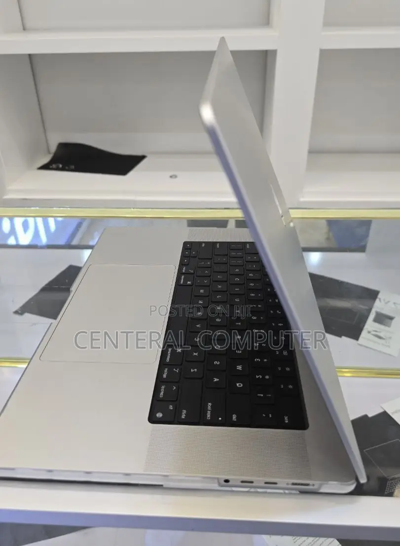 New Laptop Apple MacBook Pro 2023 M2 16GB Apple M2 Ultra SSD 512GB