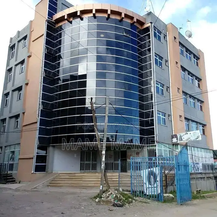 13bdrm House in Addis Abeba, Bole for sale