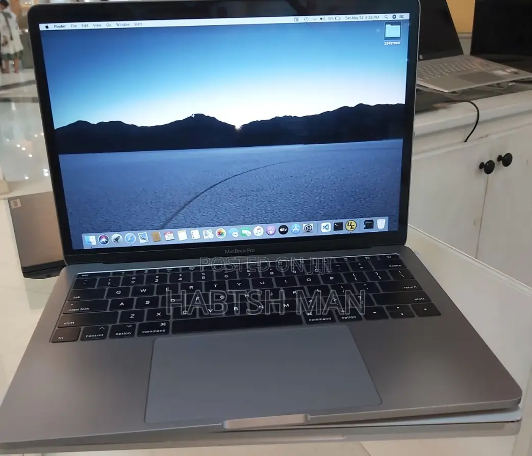 New Laptop Apple MacBook Pro 2017 16GB Intel Core I5 SSD 512GB