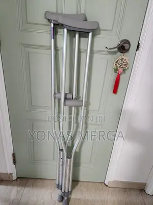Photo - Auxiliary Crutches ;ሁለት(2)ጥኖድ/Crunch/Cranch_crutches_"ክራንች