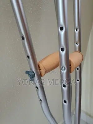 Auxiliary Crutches \እጅ መያዣዉ ይመቻል ኮንፈርት አለዉ/Crutches:Crunch