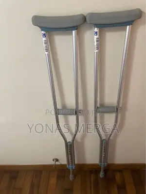 Photo - Crutches _ክራንች¶Crunch:Cranch/እረጅም/አጭራ/በመረጡት/Crutches/Crunch
