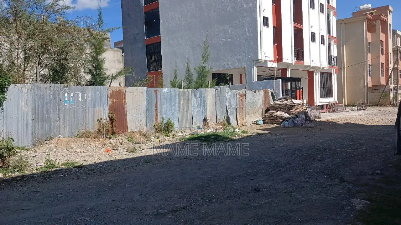 5bdrm House in Addis Abeba, Bole for sale