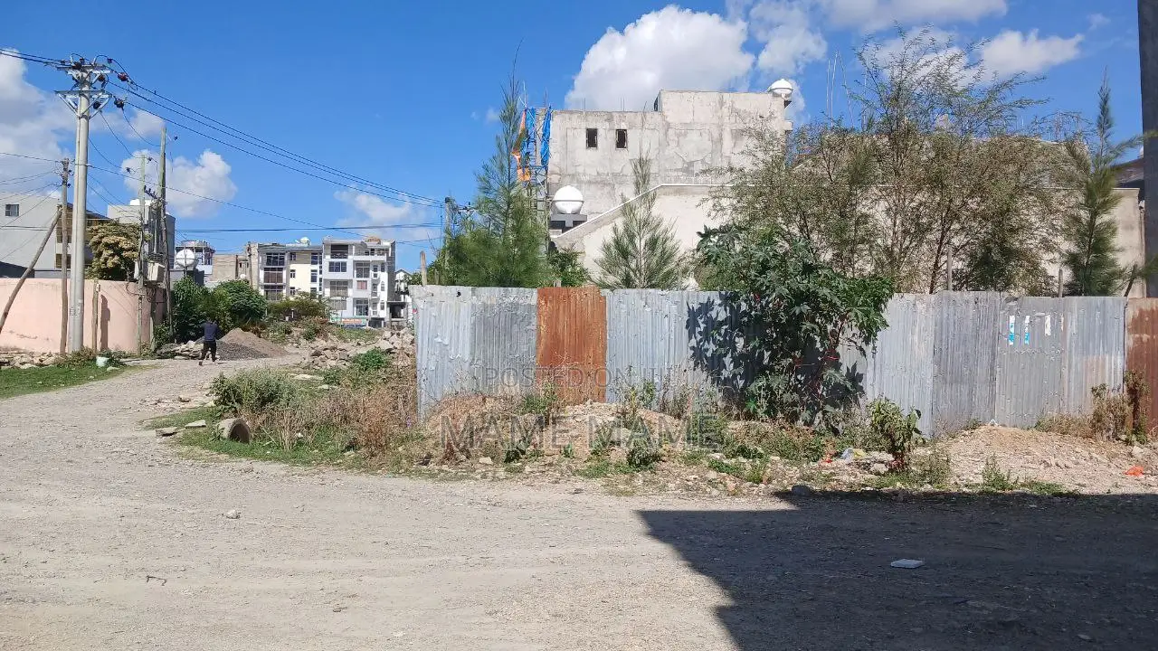 5bdrm House in Addis Abeba, Bole for sale