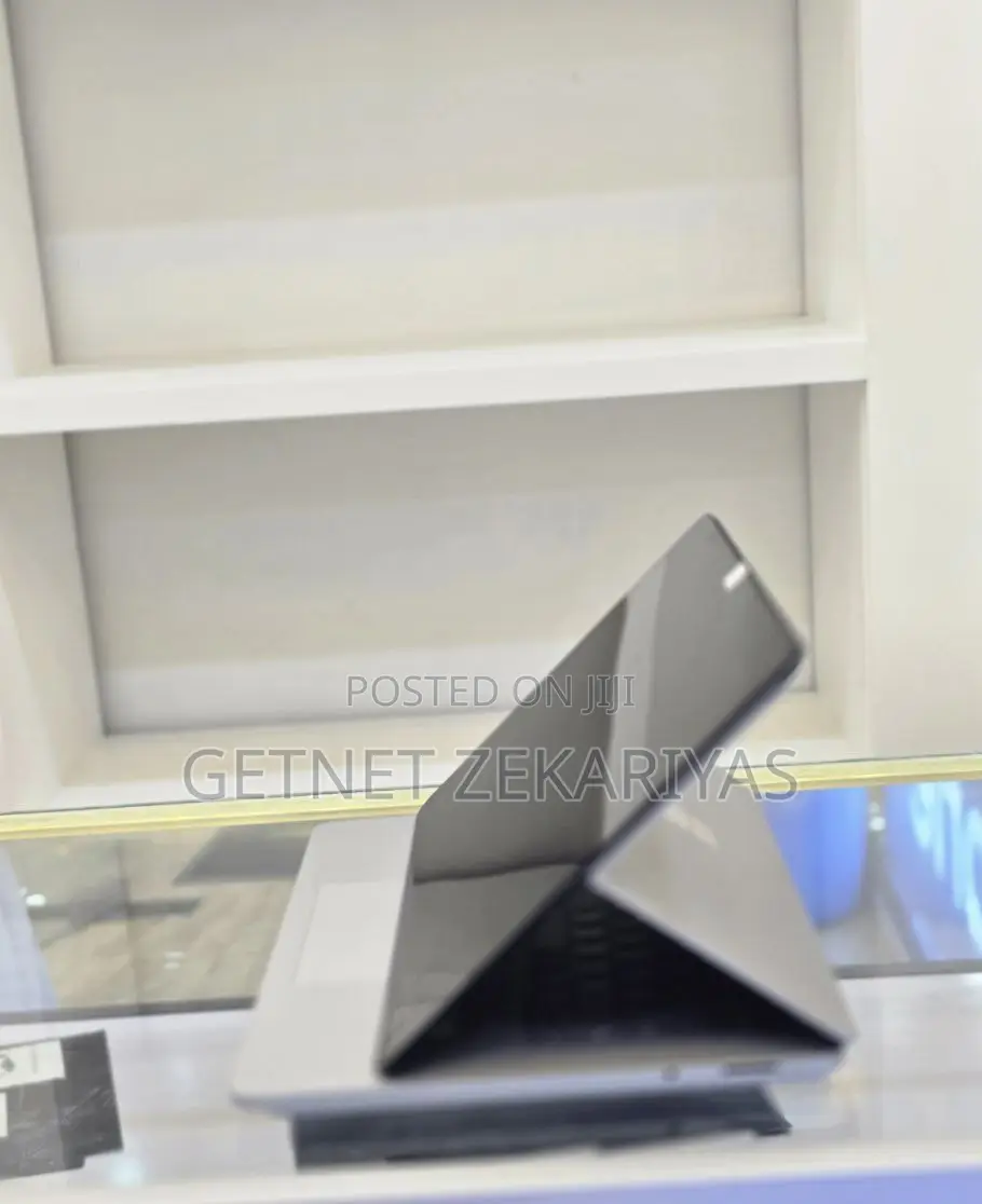 New Laptop Microsoft Surface 32GB Intel Core I7 SSD 1T