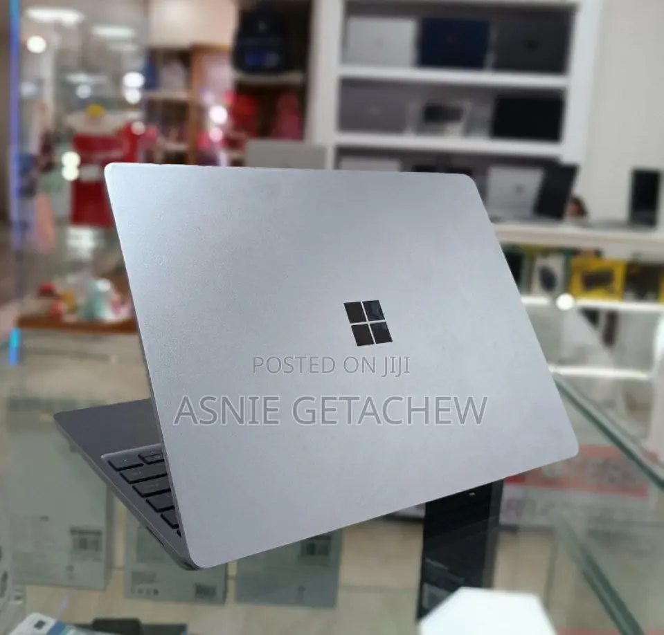 New Laptop Microsoft Surface 8GB Intel Core I5 SSD 512GB