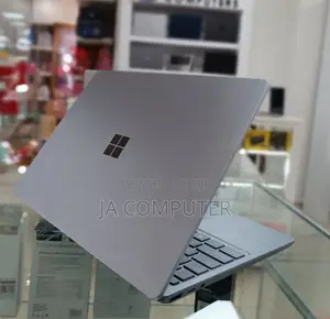 New Laptop Microsoft Surface 8GB Intel Core I7 SSD 512GB