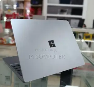 New Laptop Microsoft Surface 8GB Intel Core I7 SSD 512GB