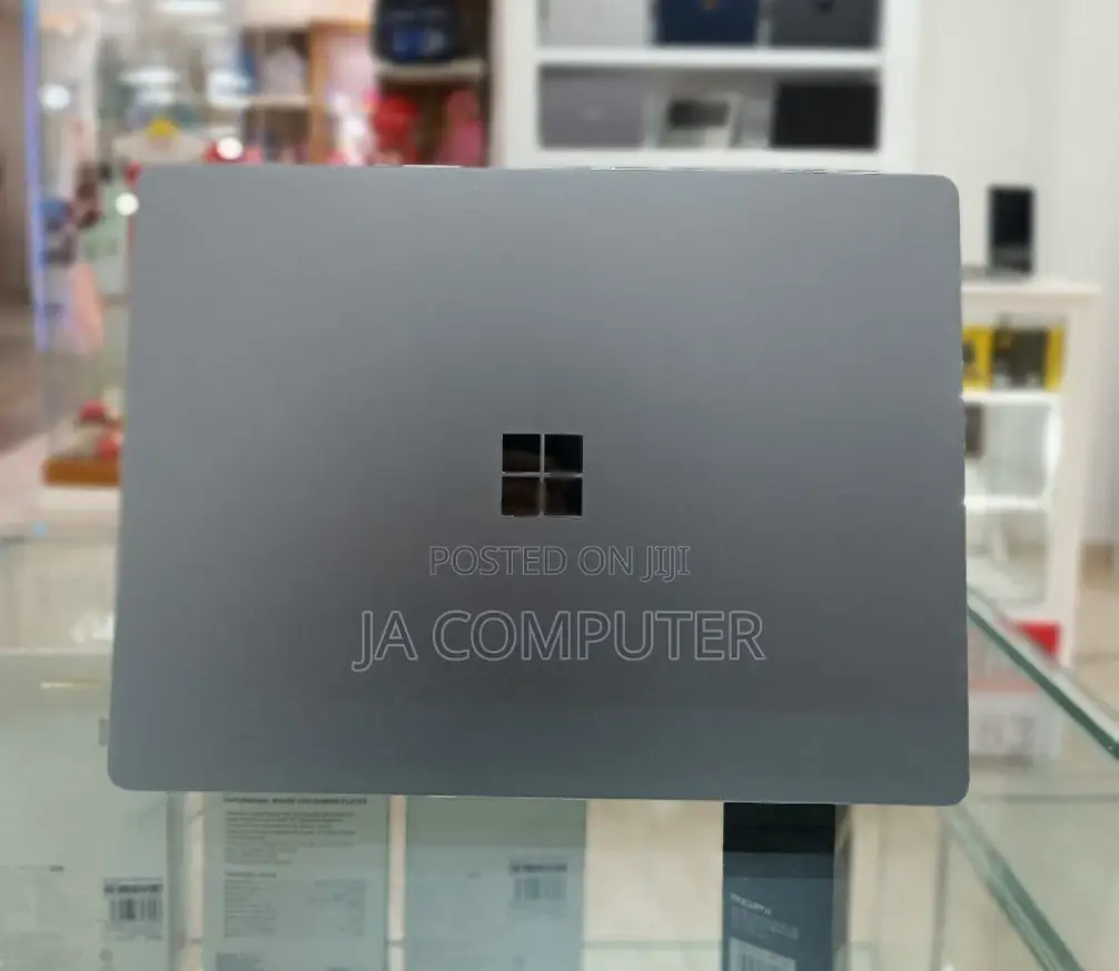 New Laptop Microsoft Surface 8GB Intel Core I7 SSD 512GB