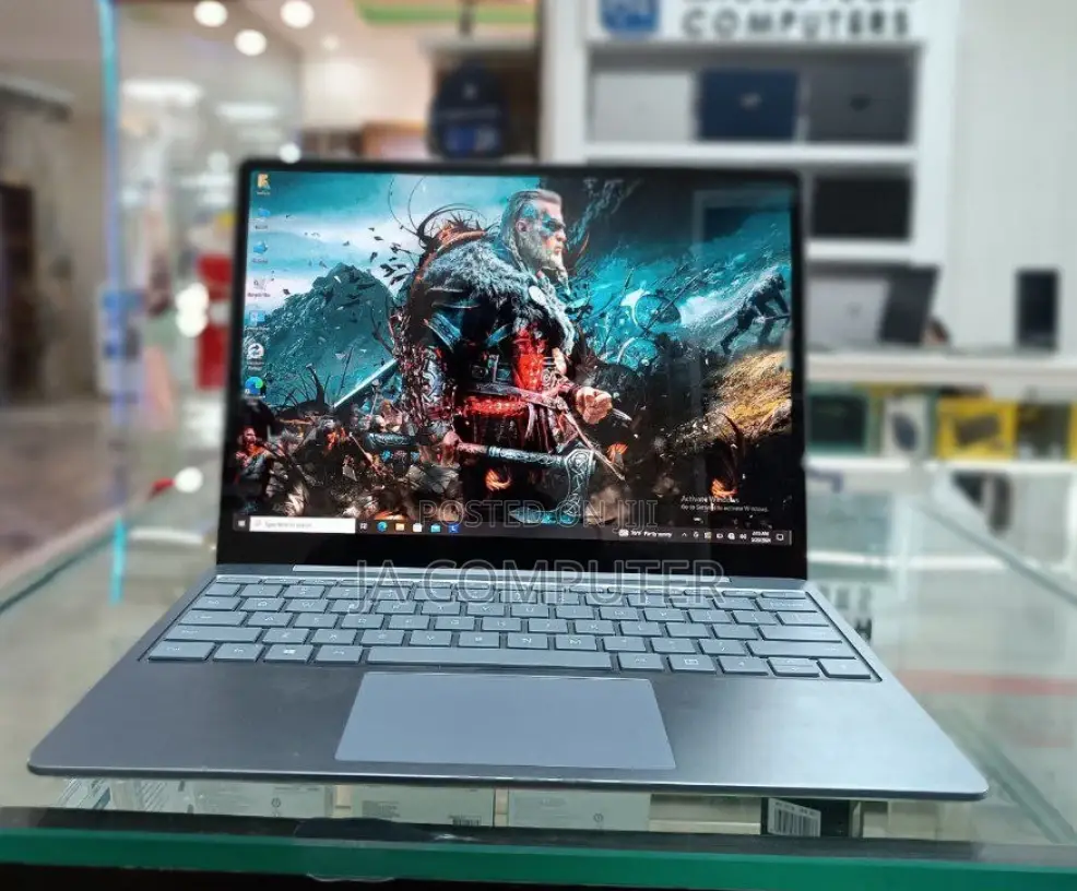 New Laptop Microsoft Surface 8GB Intel Core I7 SSD 512GB